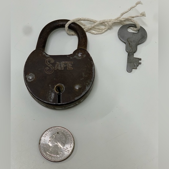 Early 20th Century Antique SAFE Funtional Vintage Metal Padlock w/ Key - Picture 7 of 16